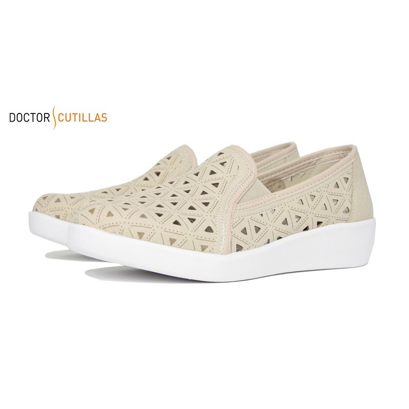 Zapatos Doctor Cutillas modelo 38465 beis