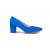 Zapato de salón azul eléctrico de ante